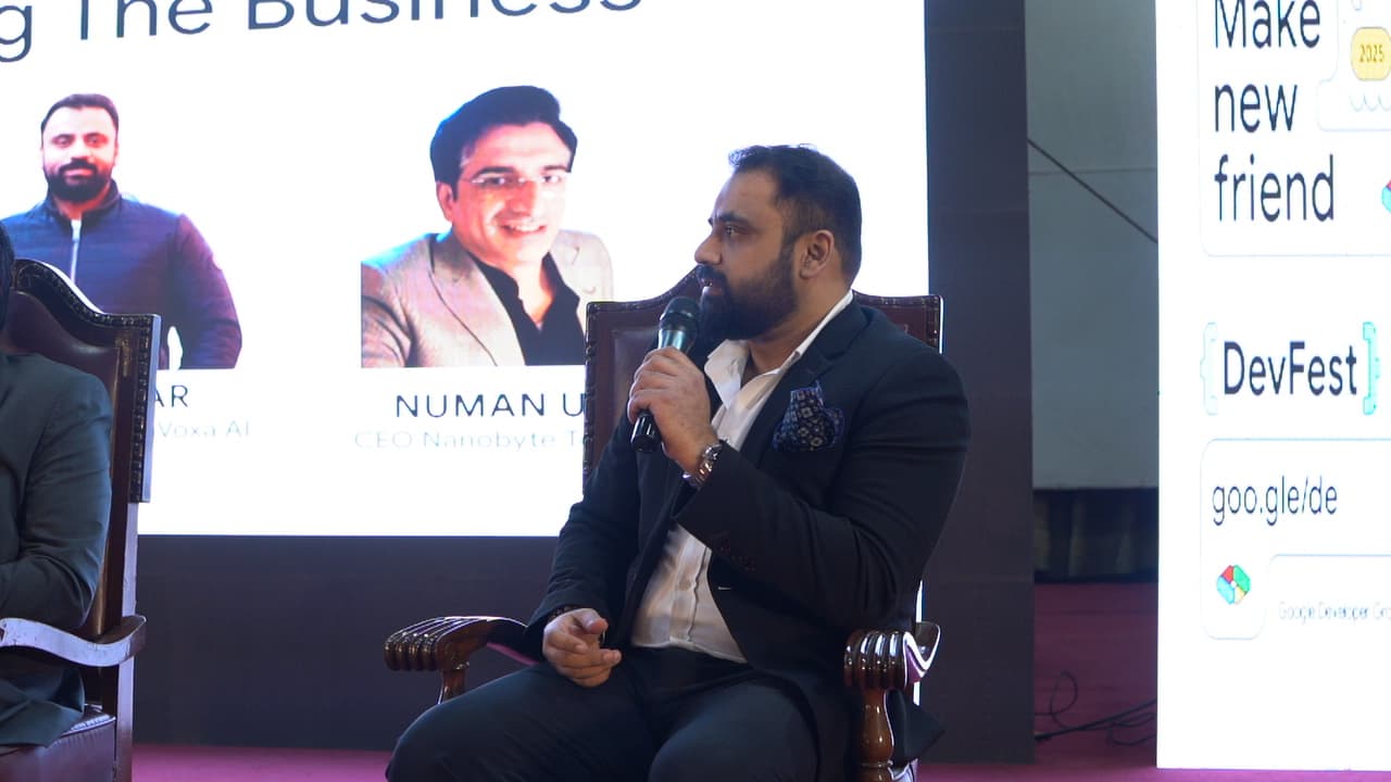 Hamza Israr on the DevFest AmplifAI panel