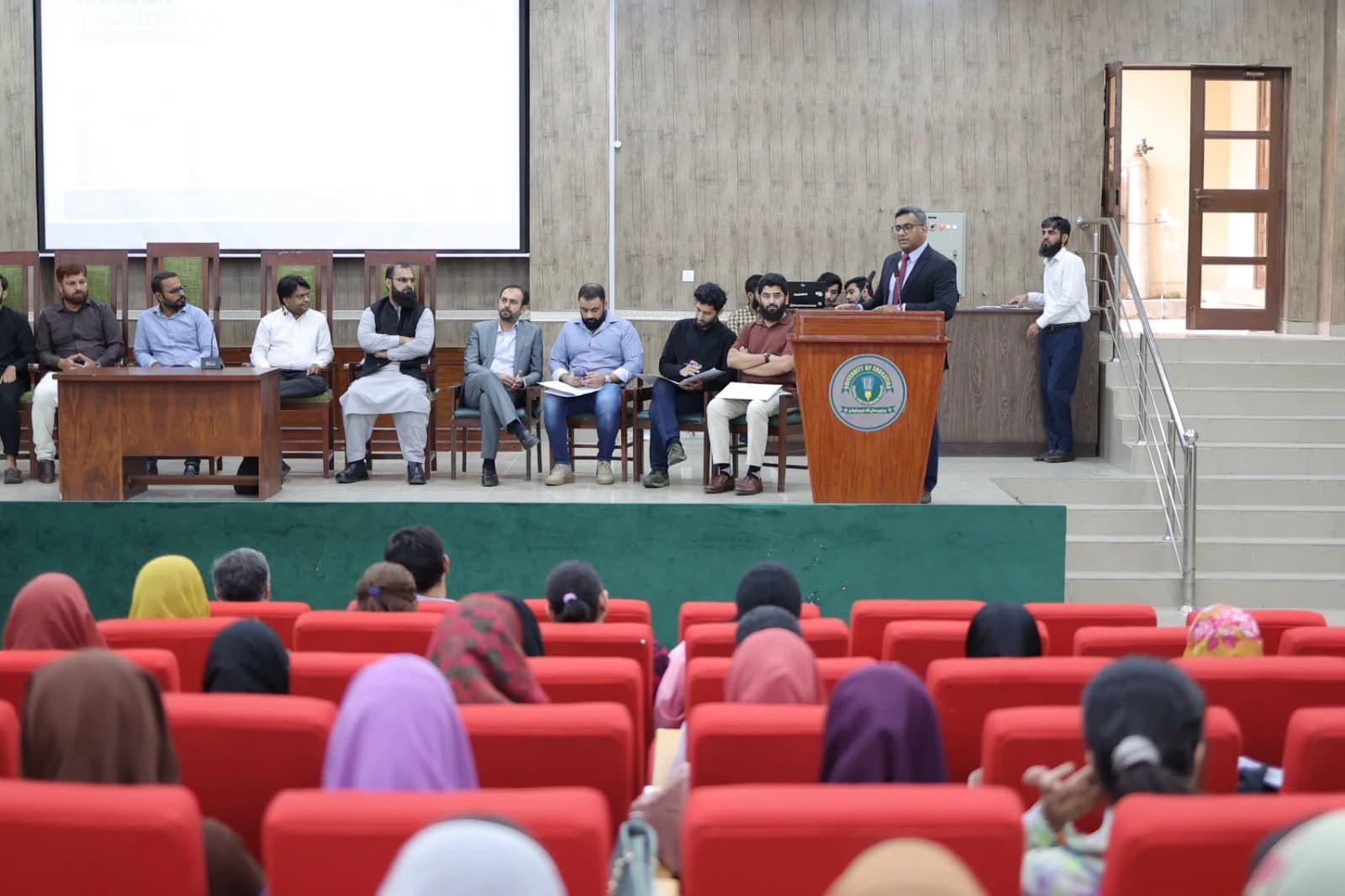 The academia–industry linkage session in the university auditorium